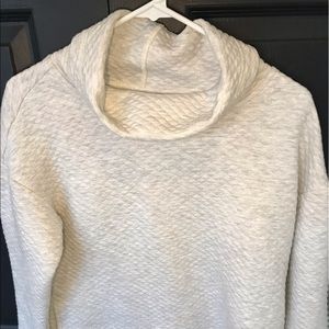 Activewear sweatshirt with pockets